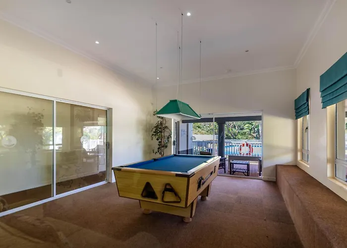 17 Malibu, Beverly Hills Estate