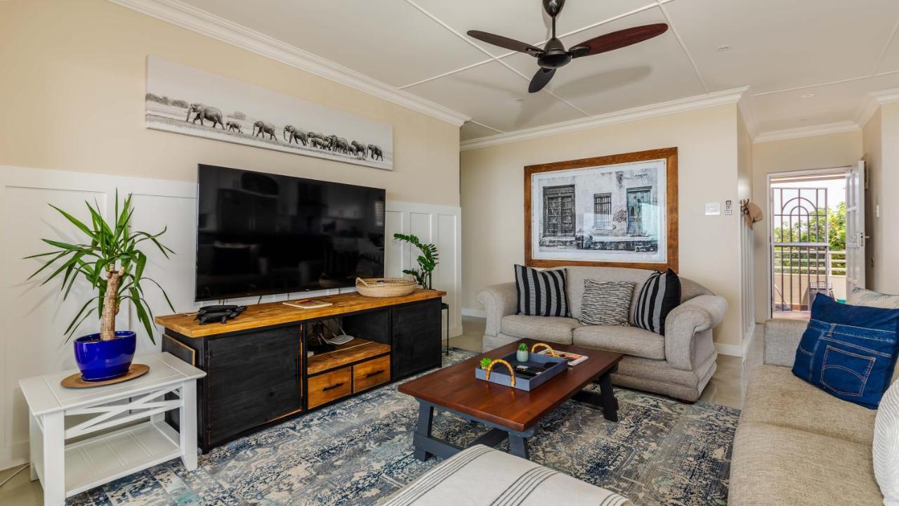 17 Malibu, Beverly Hills Estate *