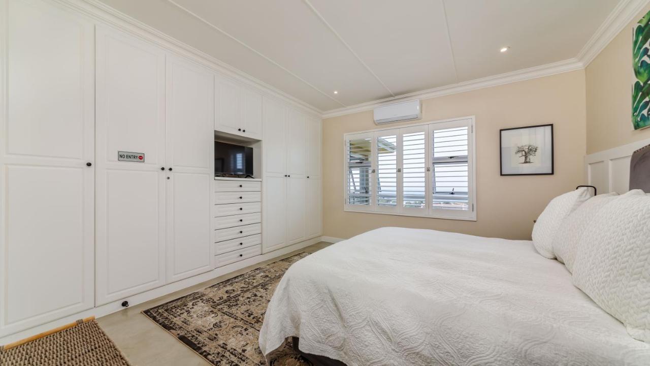 17 Malibu, Beverly Hills Estate *